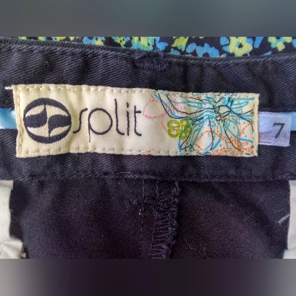 Split Low Rise Shorts - Picture 3 of 3